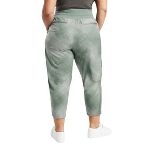 Athleta Size 24 Nolita Slim Tapered Printed Crop Pant Green Zipper Pockets Pants
